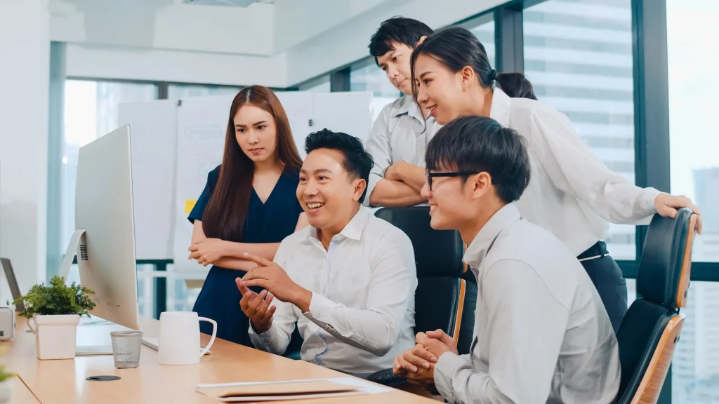 group-young-businesspeople